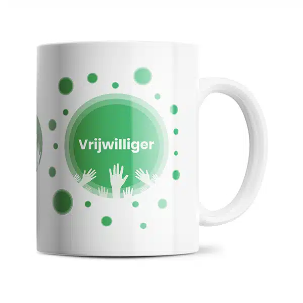 Vrijwilliger mok naast elkaar